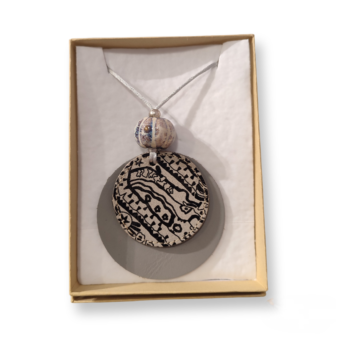 Collar Ocaso tribal gris